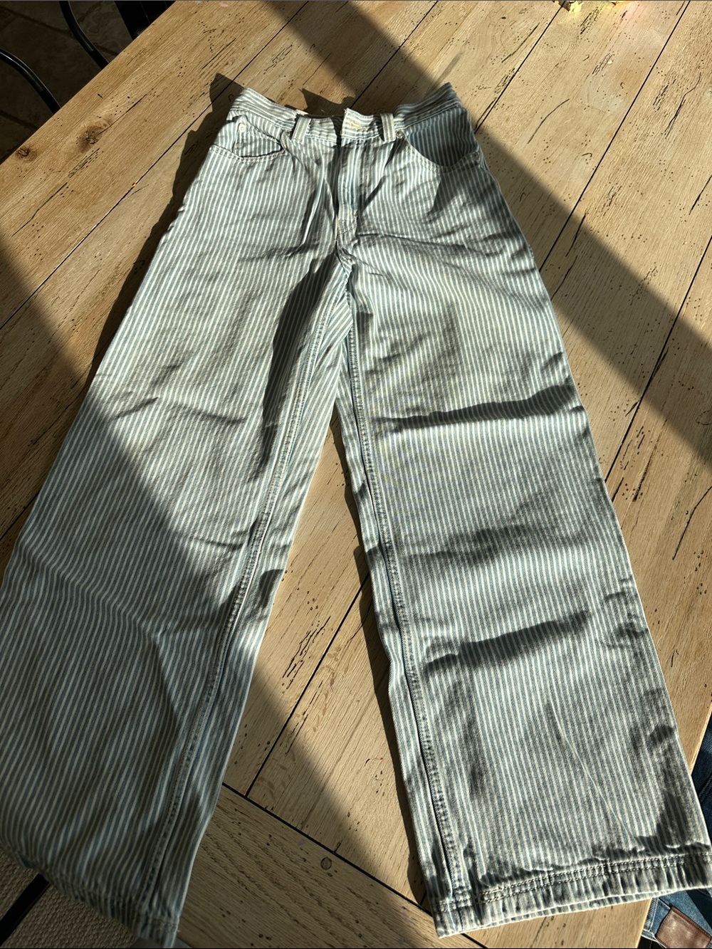 Levi's High-Rise Cinch Baggy Wide-Leg Jeans - Light Blue & White Stripes